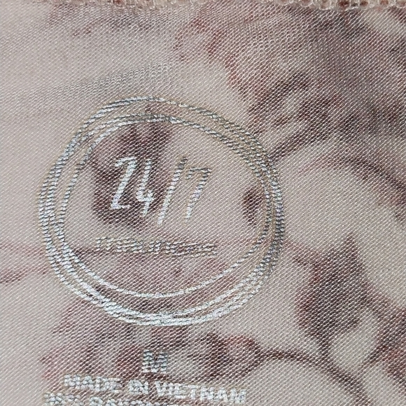 Worthington women's top scooped neck Short sleeve stretchy floral Size: M - Picture 4 of 5